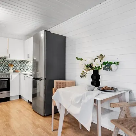 Charming 2-bed In Downtown Lejlighed